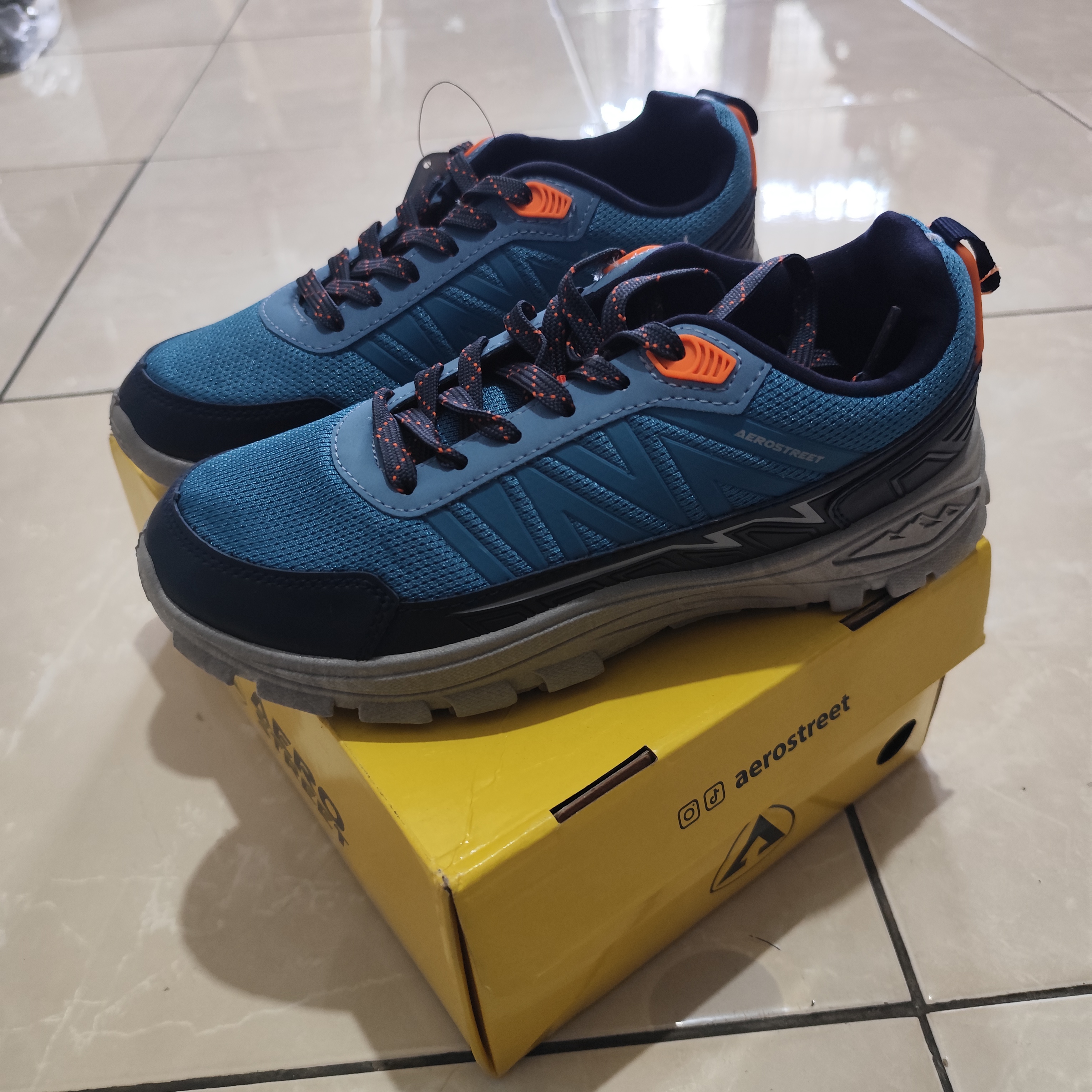 Sewa Sepatu Olahraga