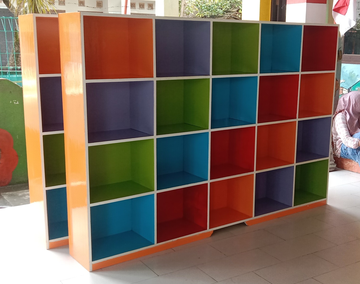 Lemari buku tas